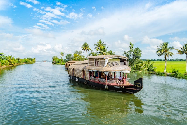 Alappuzha Backwater Houseboat Tour
